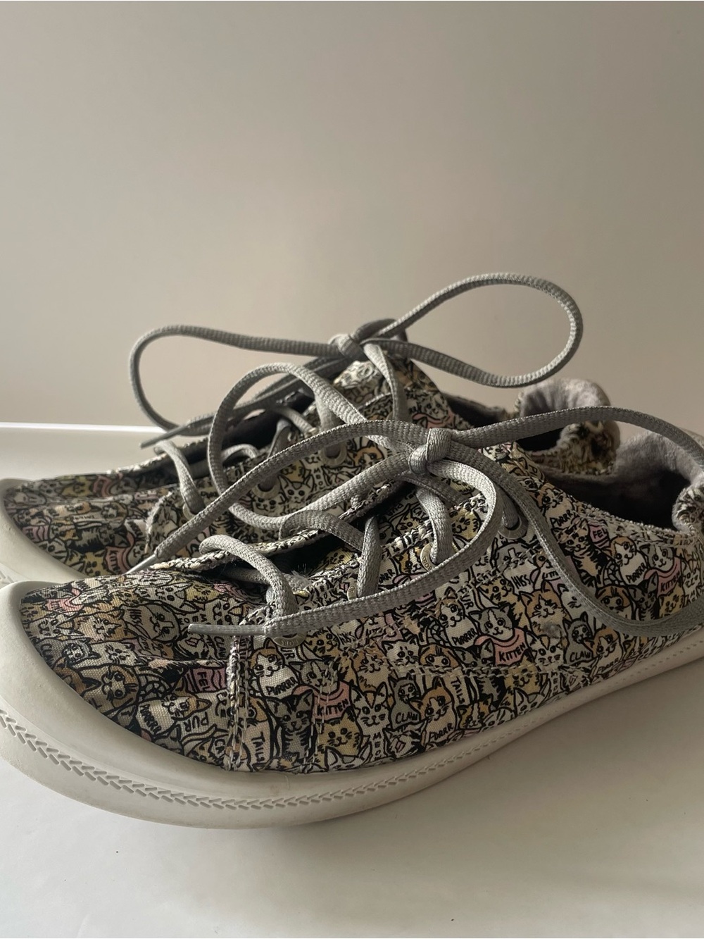 BOBS from Skechers Women’s Beach Bingo Purr Party Cat Print Sneakers Grey 9